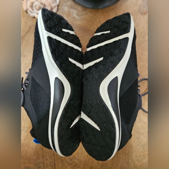 Ariat 6.5 waterproof ladies shoes - Picture 3 of 4